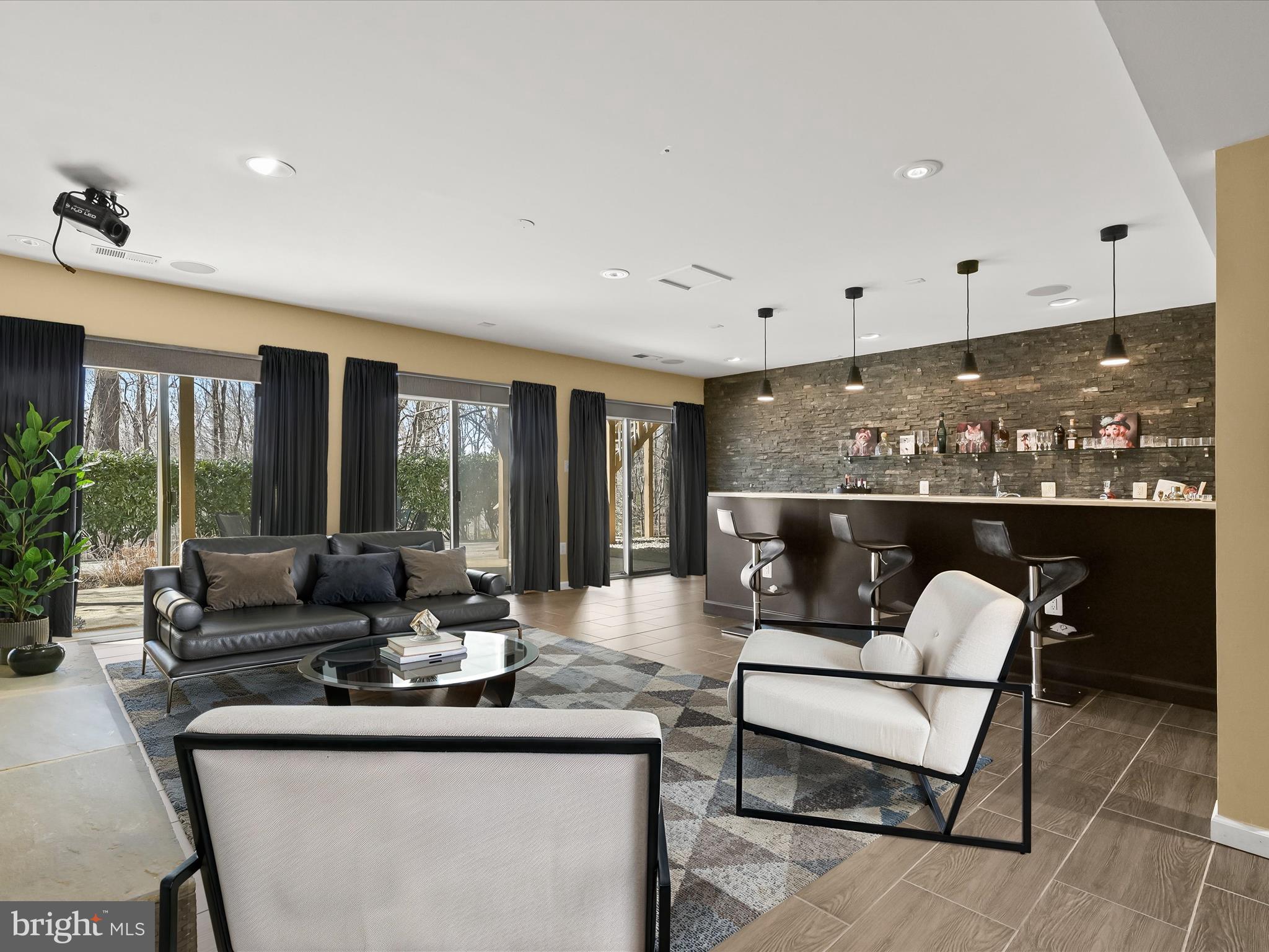 LAKE POTOMAC - Residential