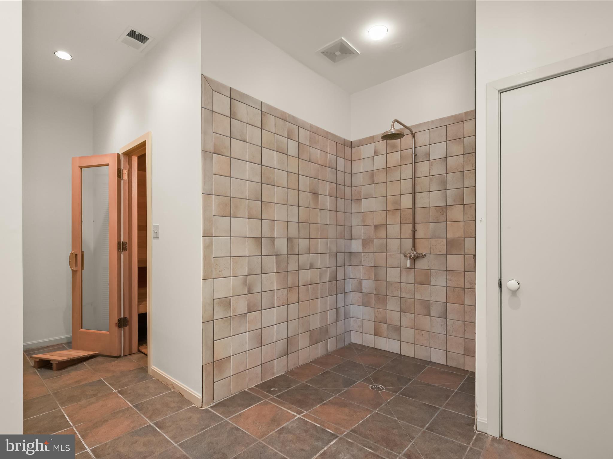 LAKE POTOMAC - Residential