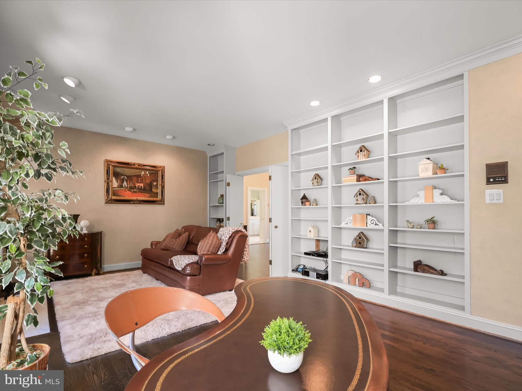 LAKE POTOMAC - Residential