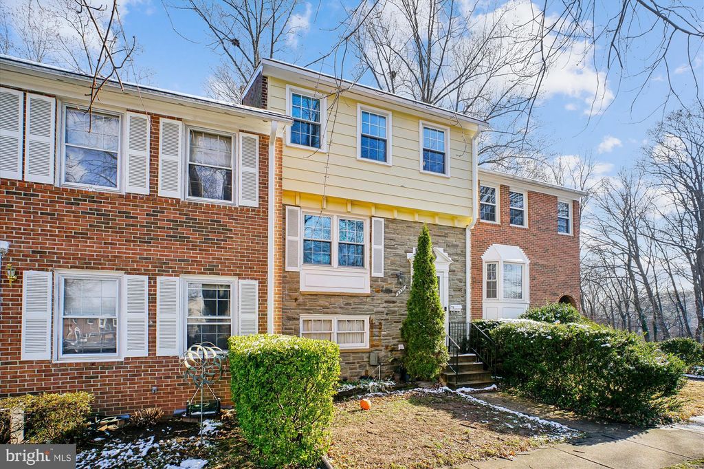 Photo of 8332 Glastonbury Court, ANNANDALE, VA 22003 (MLS # VAFX2281896)