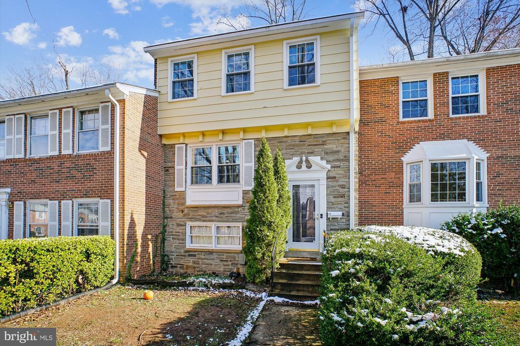 Photo of 8332 Glastonbury Court, ANNANDALE, VA 22003 (MLS # VAFX2281896)