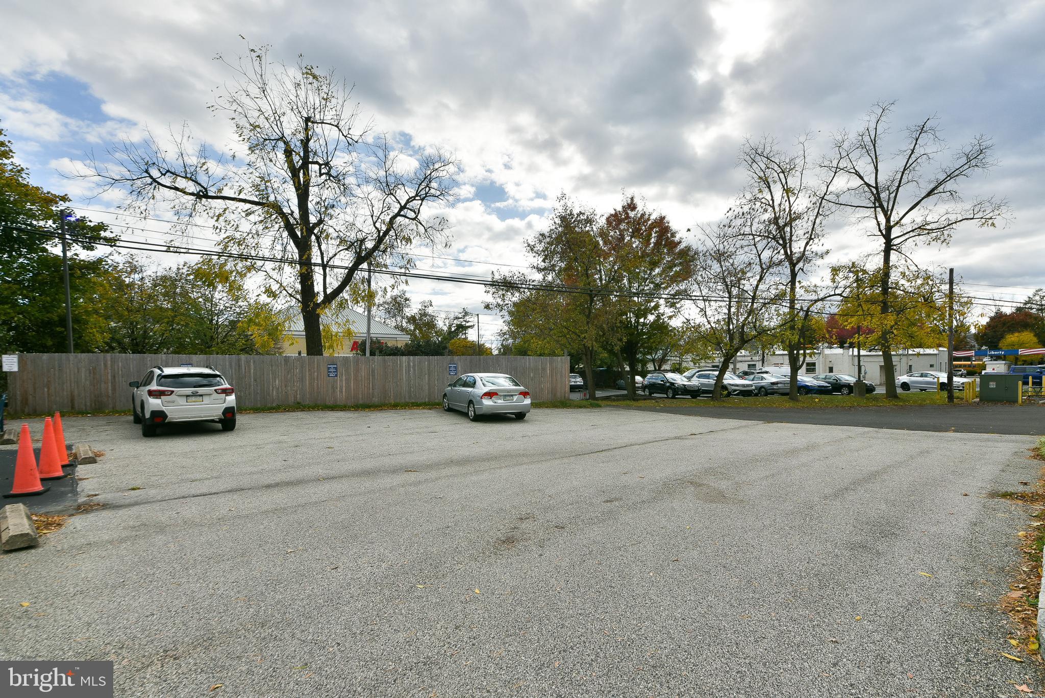 FLOURTOWN - Commercial Lease