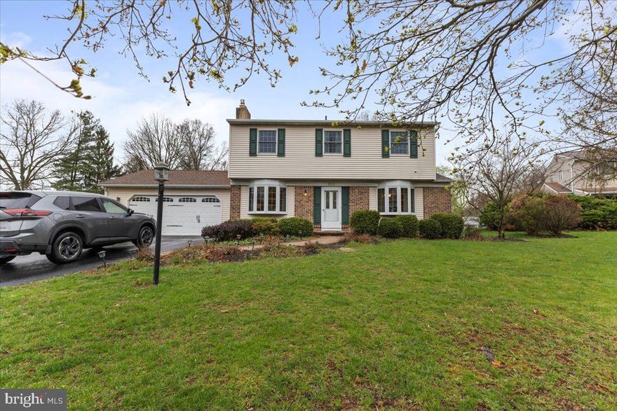 4 Bedroom 2.5 baths on a cul-de-sac in Lansdale. Hardwood Floors. Fireplace, 2 Car Garage along with good sized back yard.  North Penn School District. Close to transportation Routes and Shopping. Includes Washer, Dryer and Refrigerator in Garage.