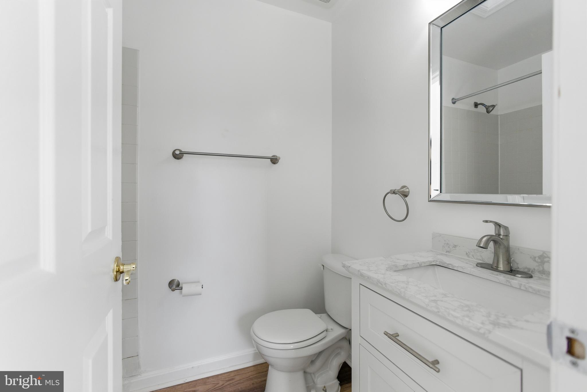 GLASSMANOR - Residential Lease