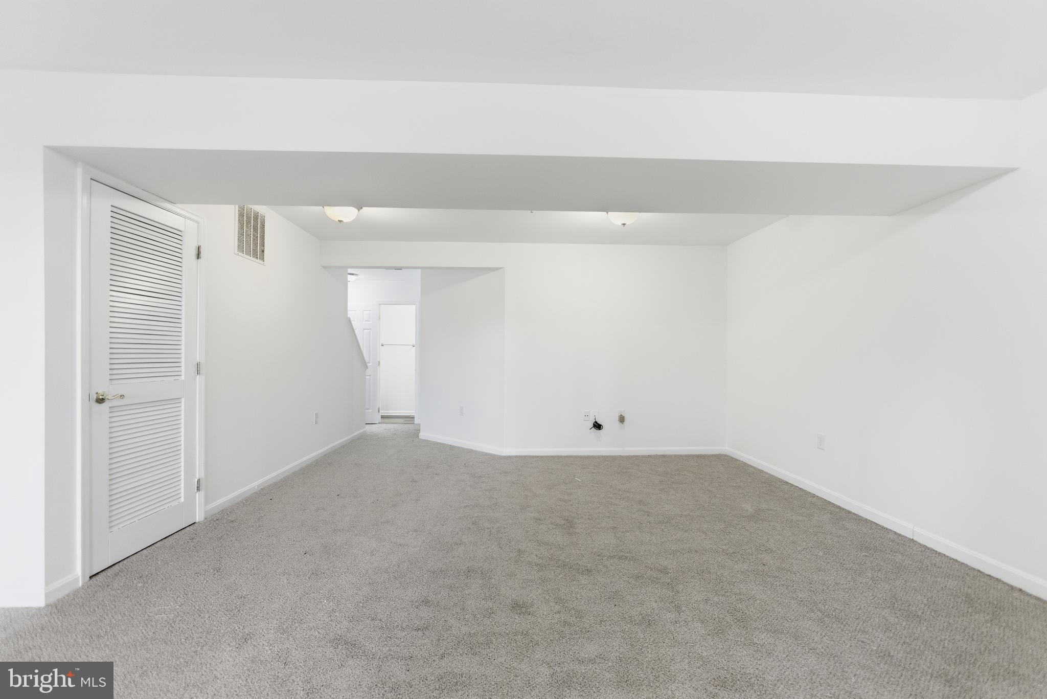 GLASSMANOR - Residential Lease