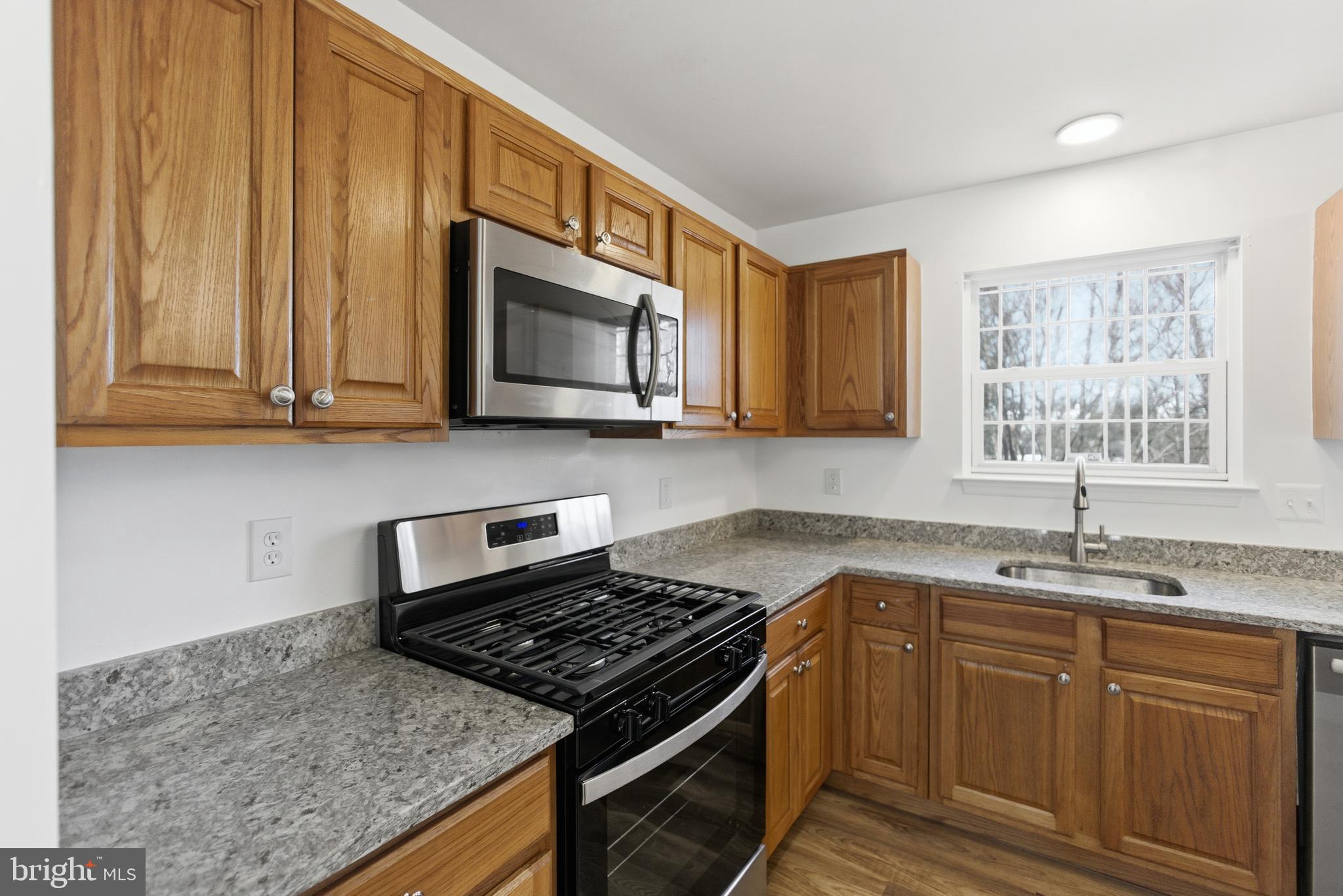 GLASSMANOR - Residential Lease