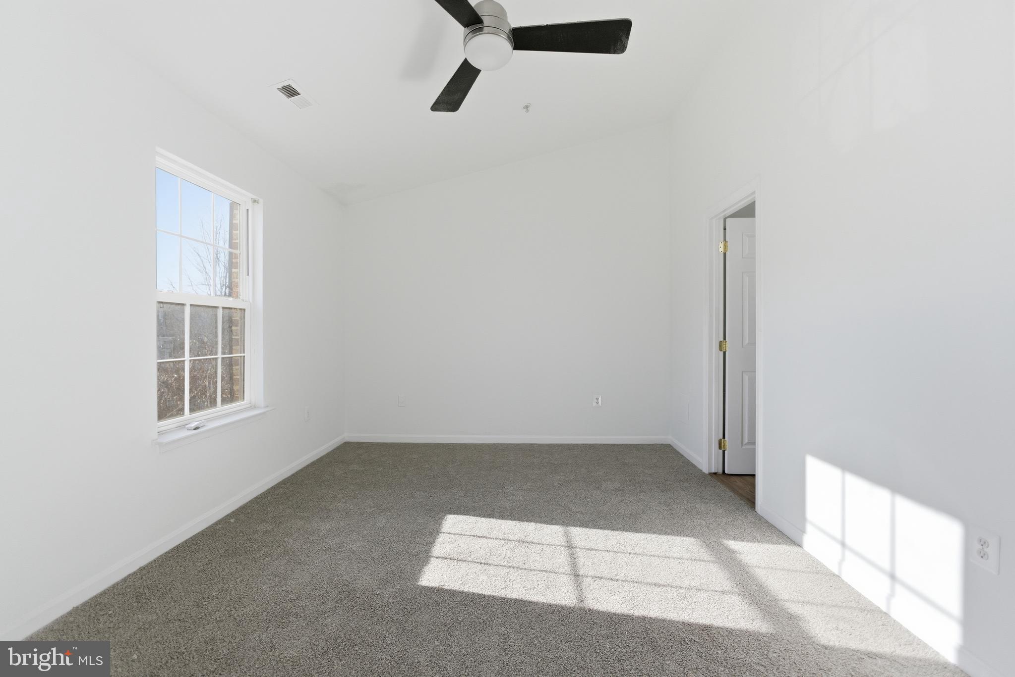 GLASSMANOR - Residential Lease