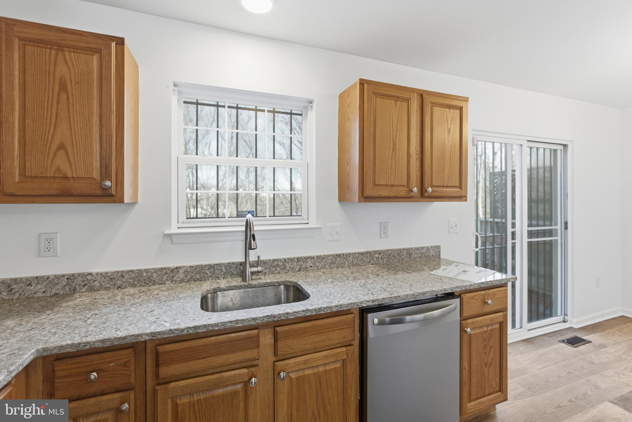 GLASSMANOR - Residential Lease