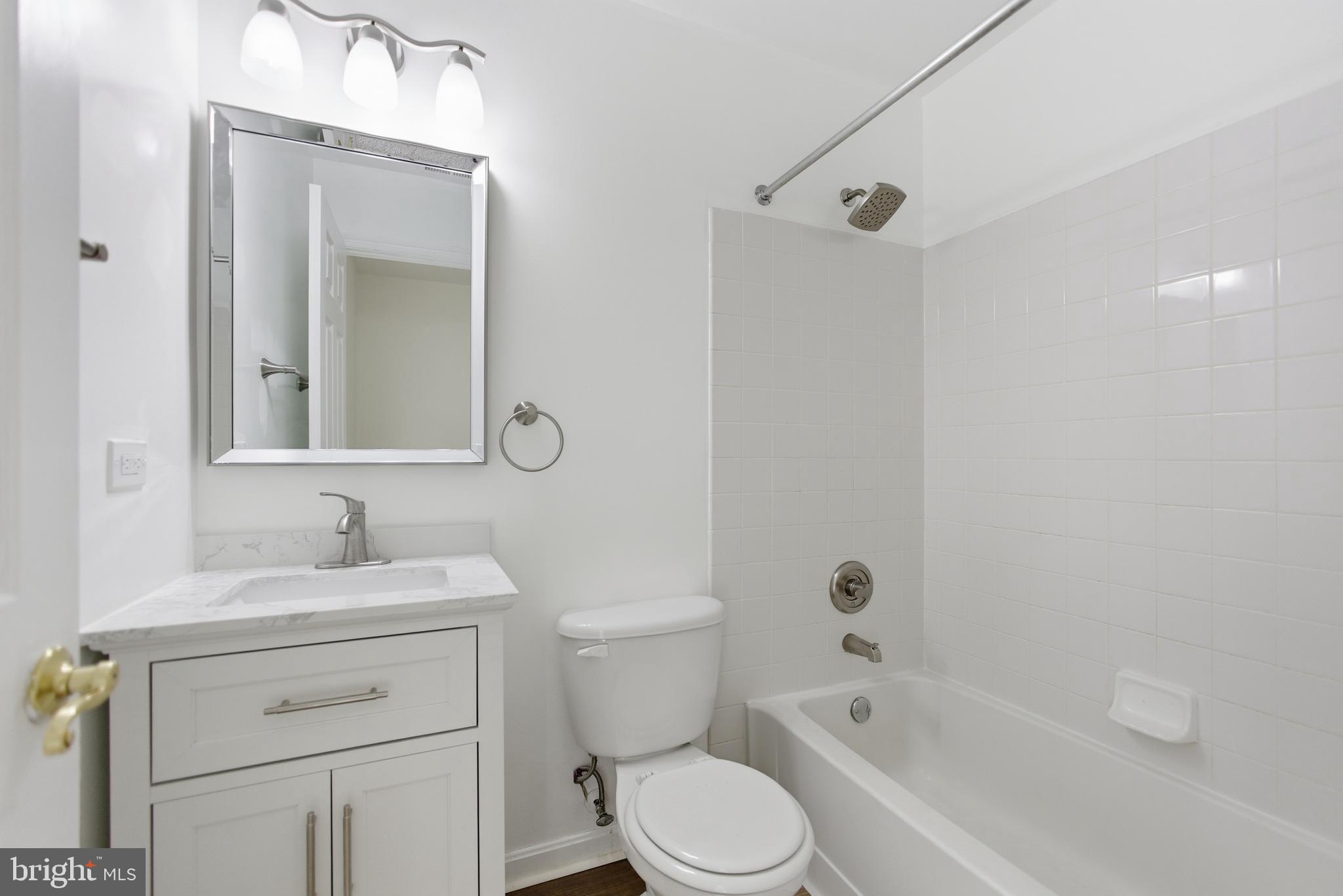 GLASSMANOR - Residential Lease