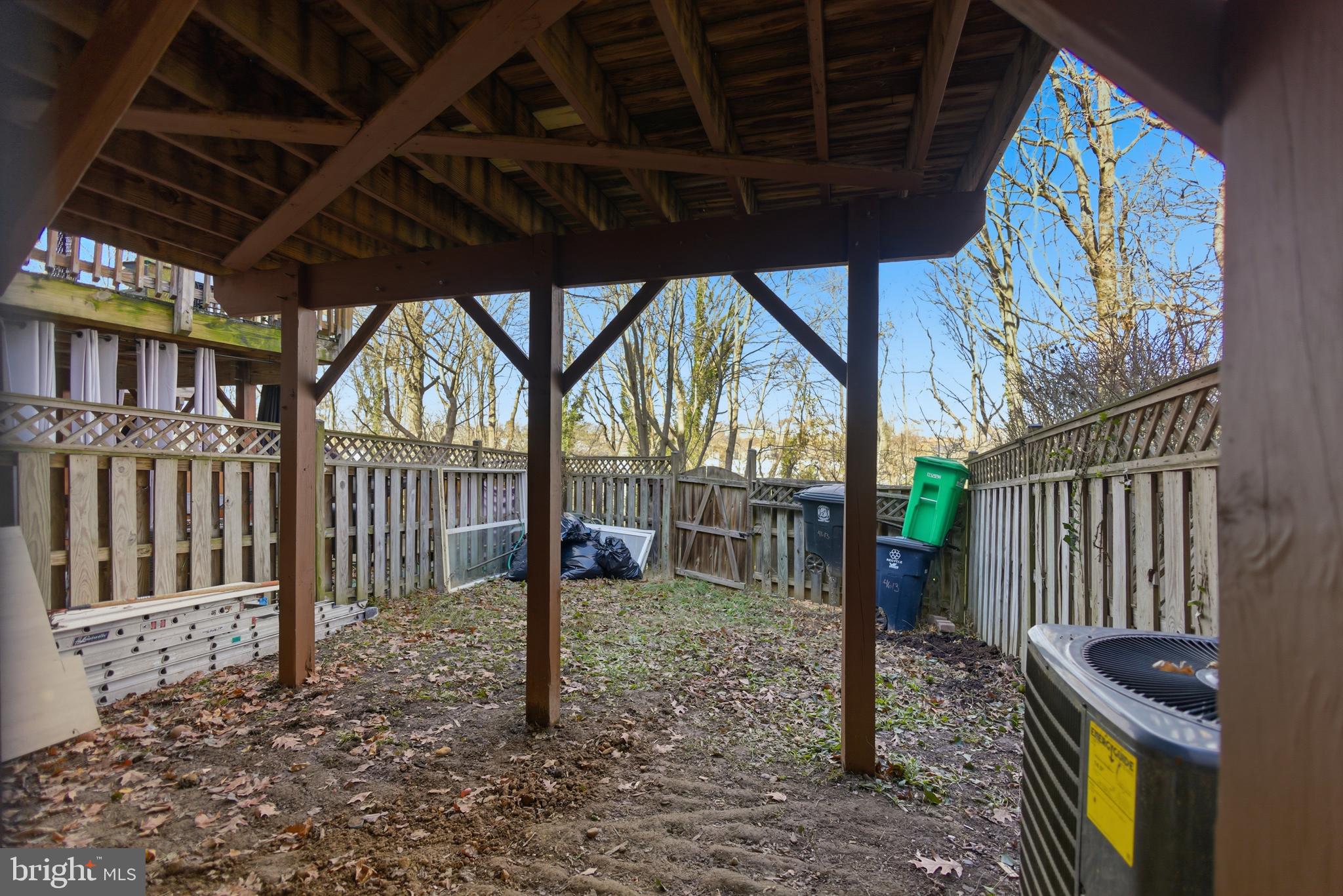 GLASSMANOR - Residential Lease