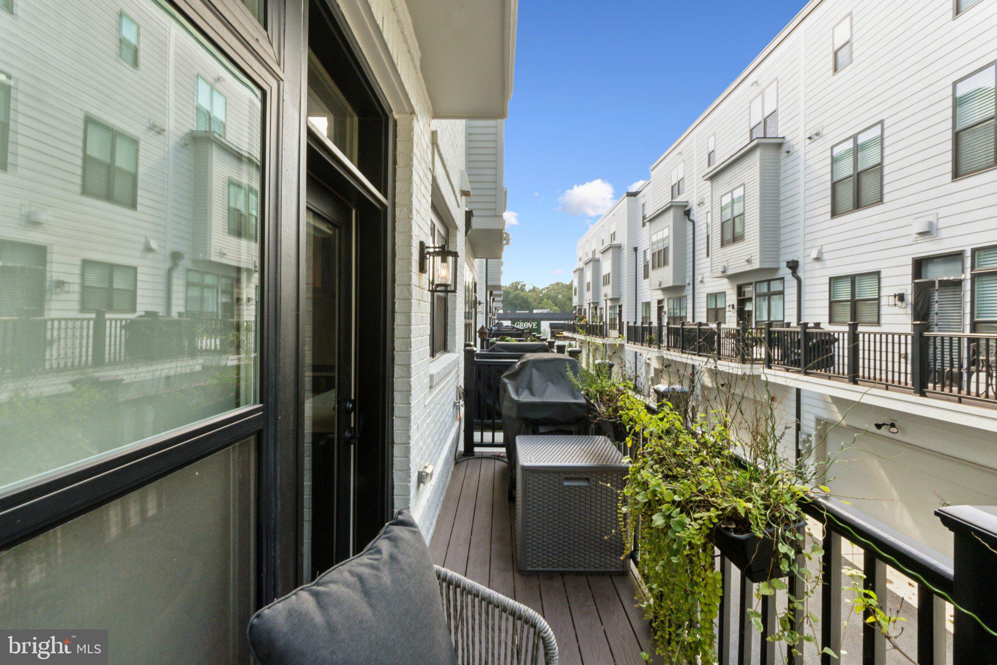 PT ROCKVILLE OUT RES 3 - Residential