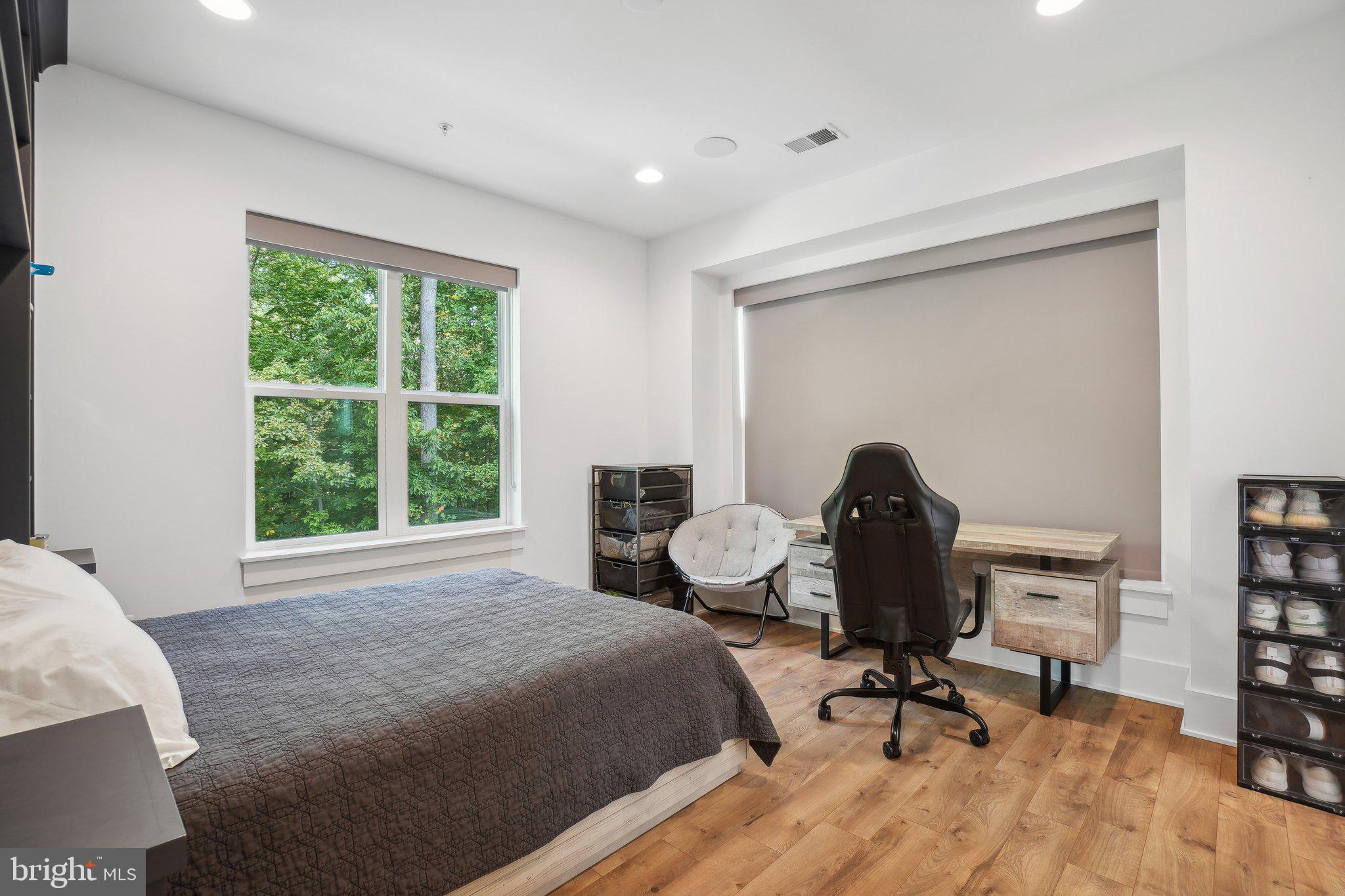 PT ROCKVILLE OUT RES 3 - Residential