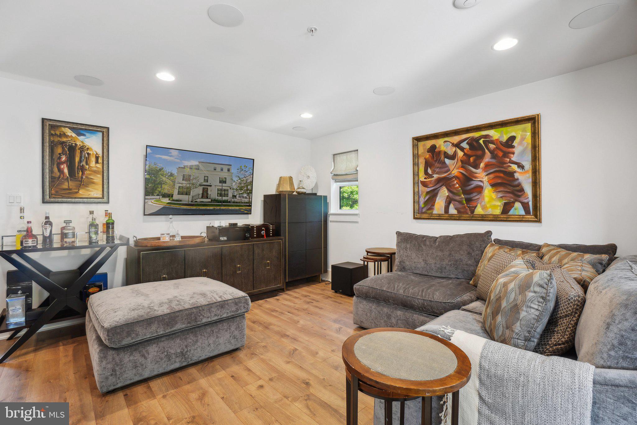 PT ROCKVILLE OUT RES 3 - Residential