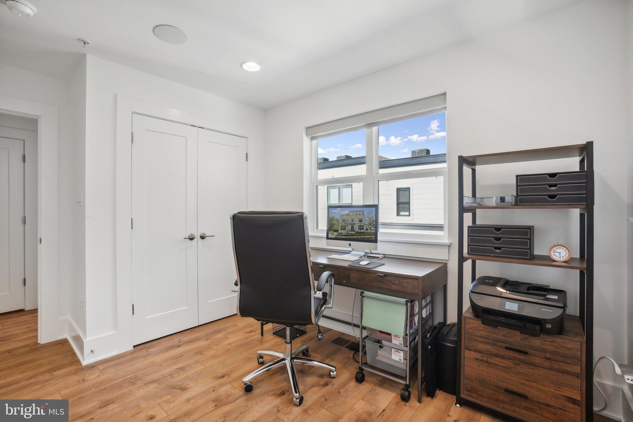 PT ROCKVILLE OUT RES 3 - Residential