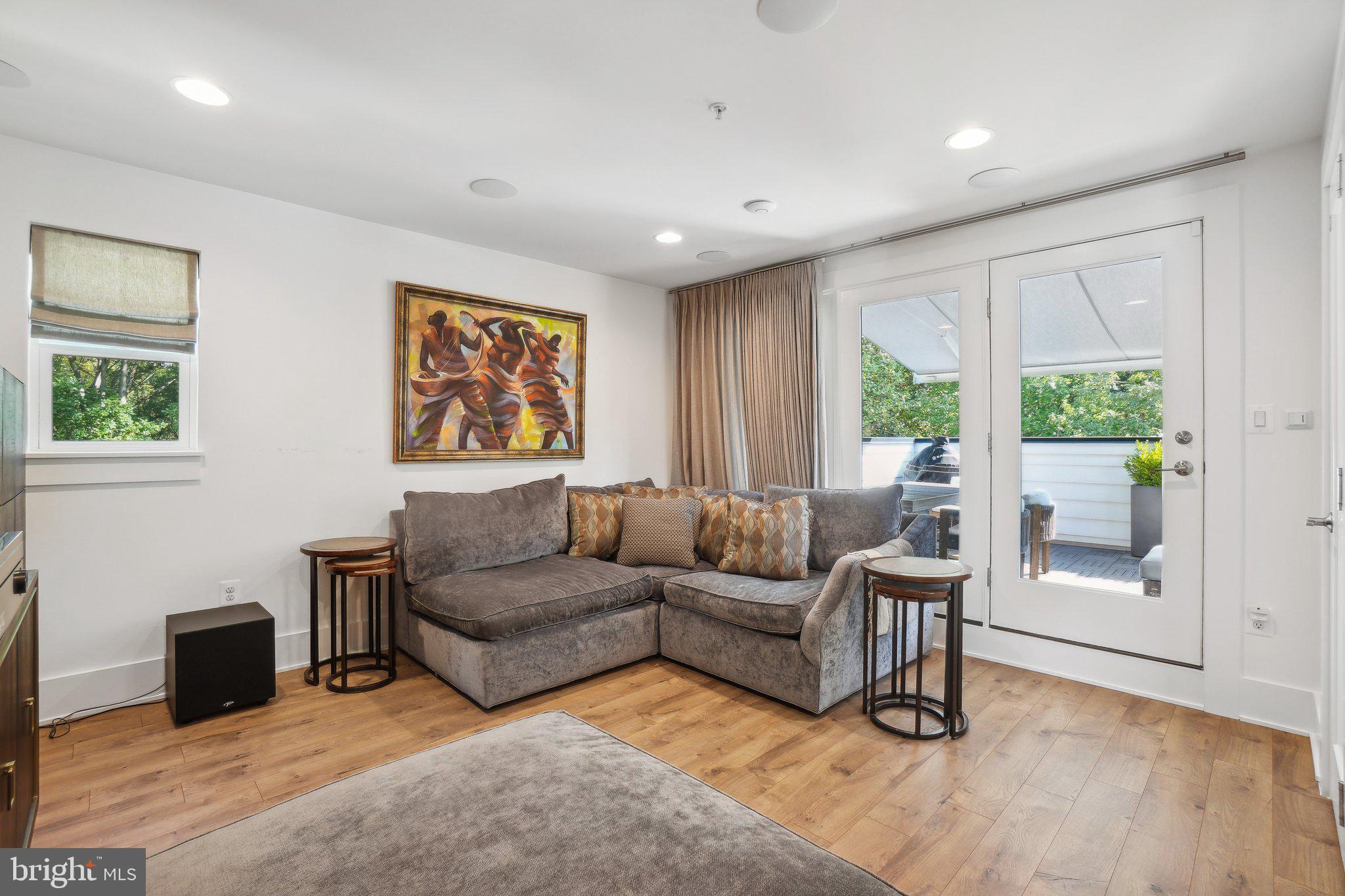 PT ROCKVILLE OUT RES 3 - Residential