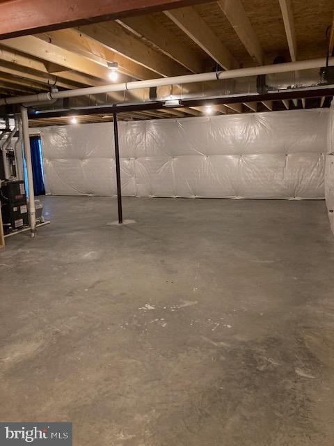 THE LAKES AT MARTINSBURG - Residential Lease