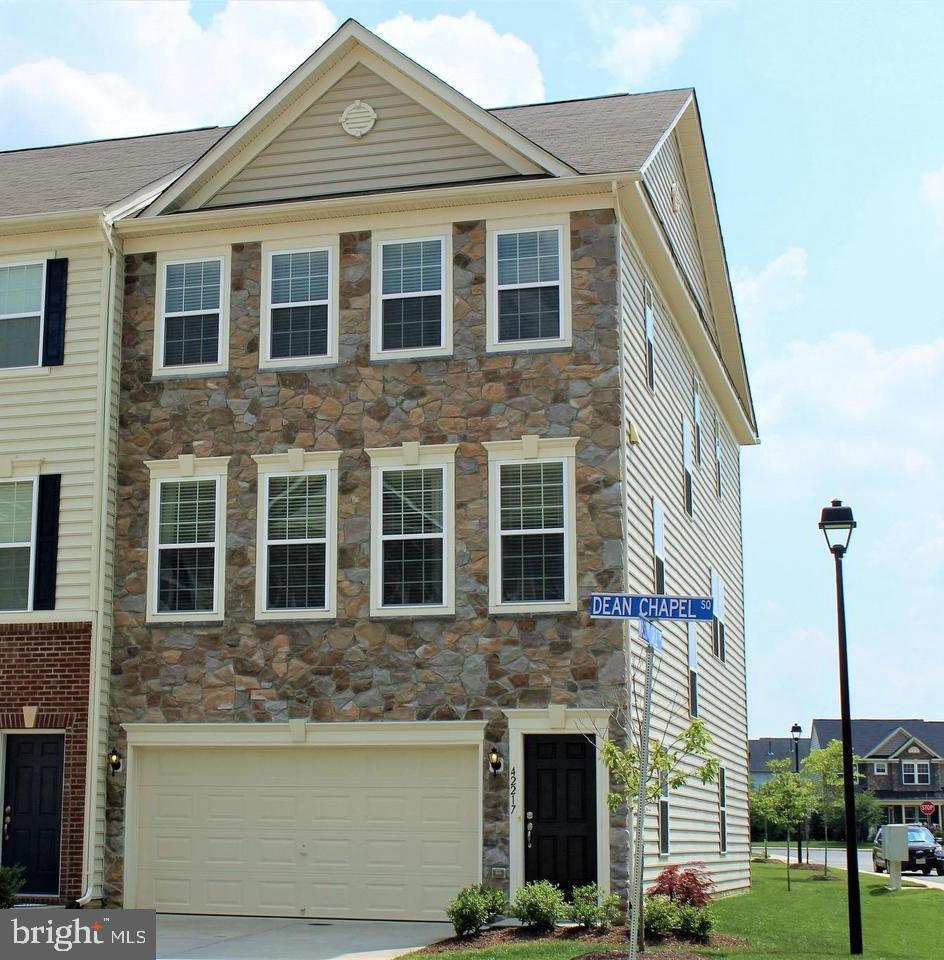 42217 DEAN CHAPEL SQUARE