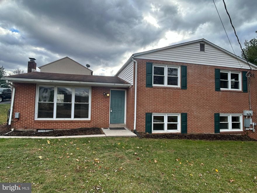 This spacious 4-bedroom, 1-bathroom condo offers comfortable living with low condo fees and central air for year-round comfort. Perfect for those seeking affordable living without sacrificing space, this unit is ready for you to make it your own!