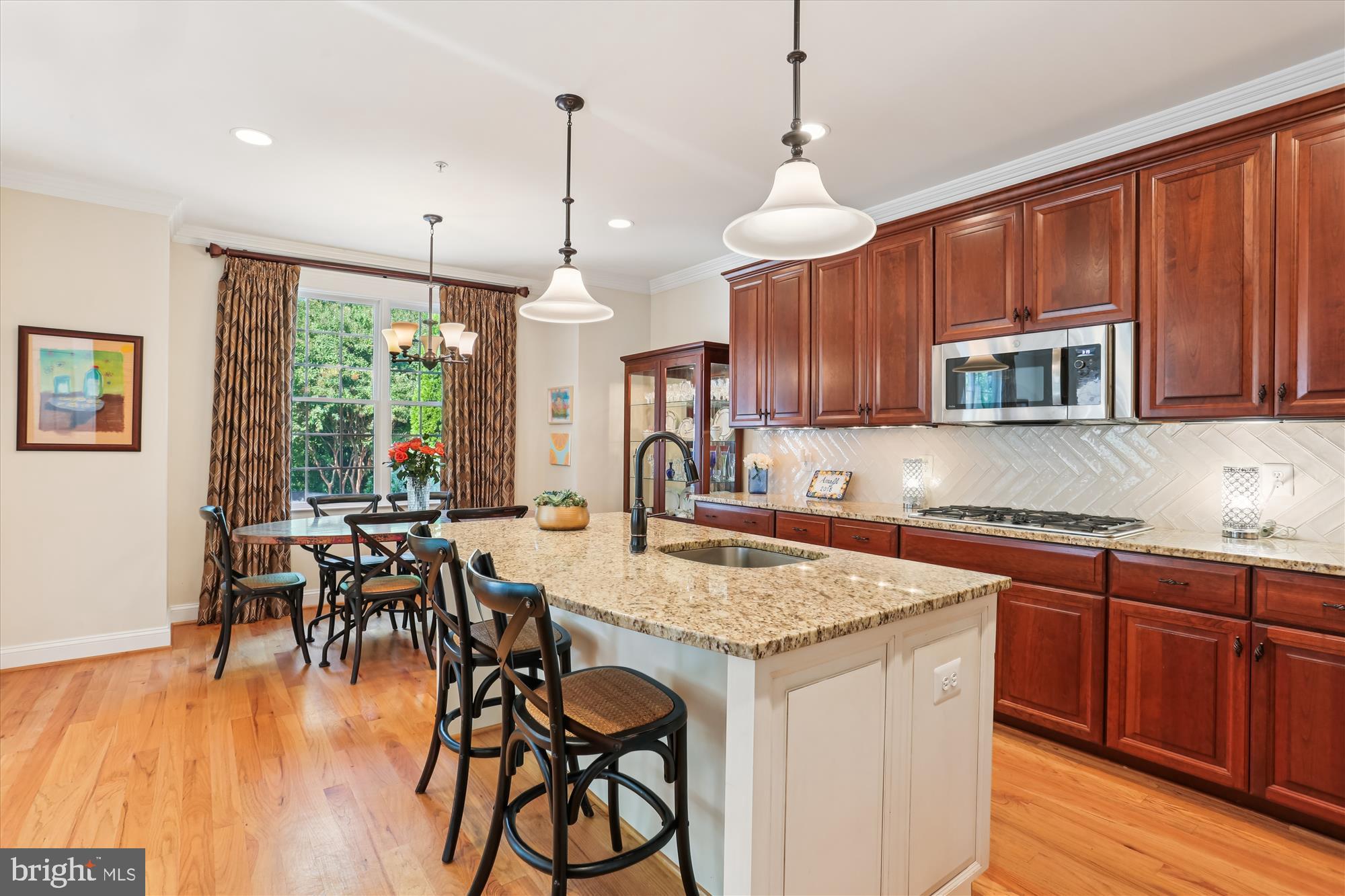 ALTA VISTA - Residential