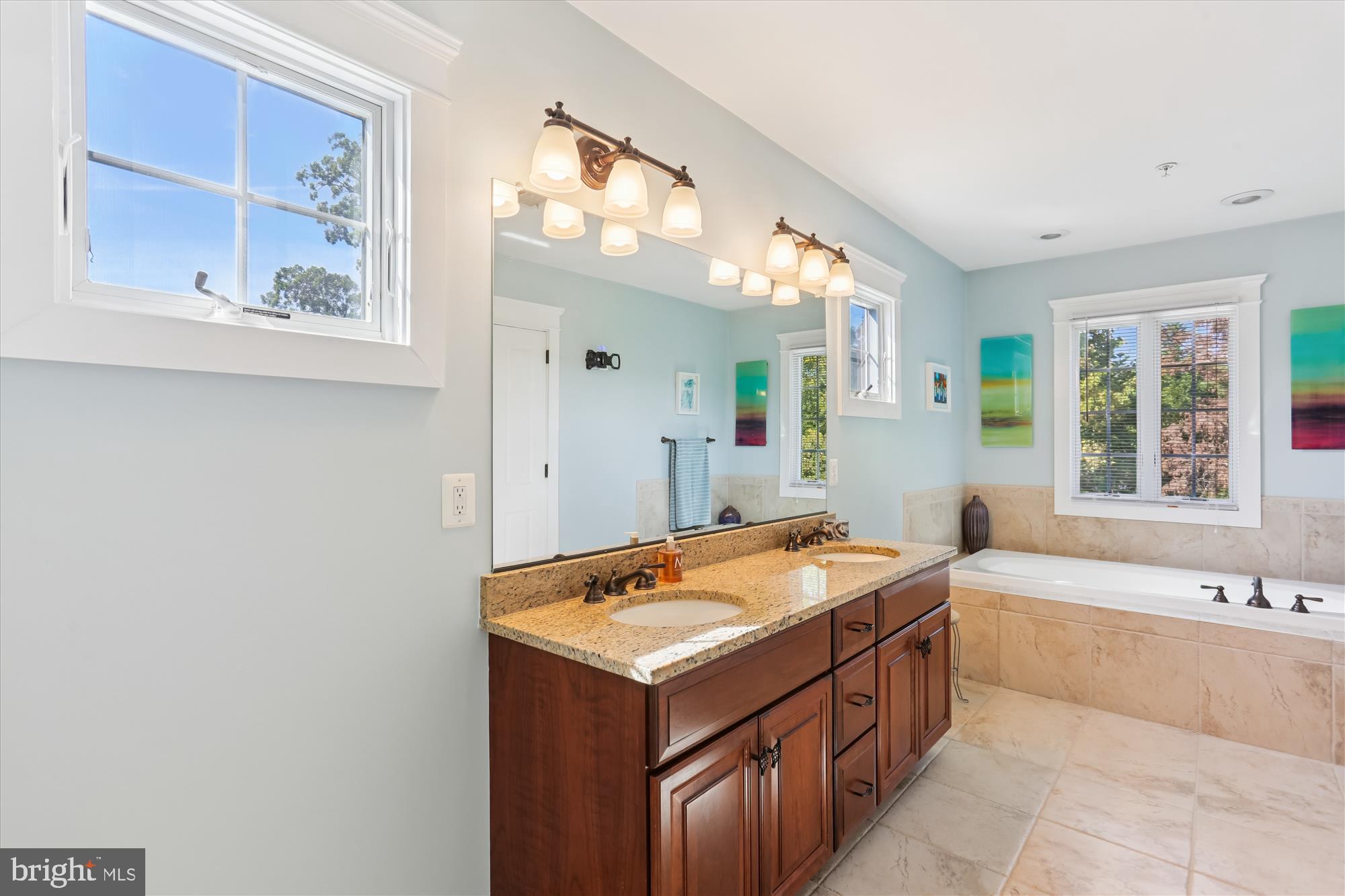 ALTA VISTA - Residential