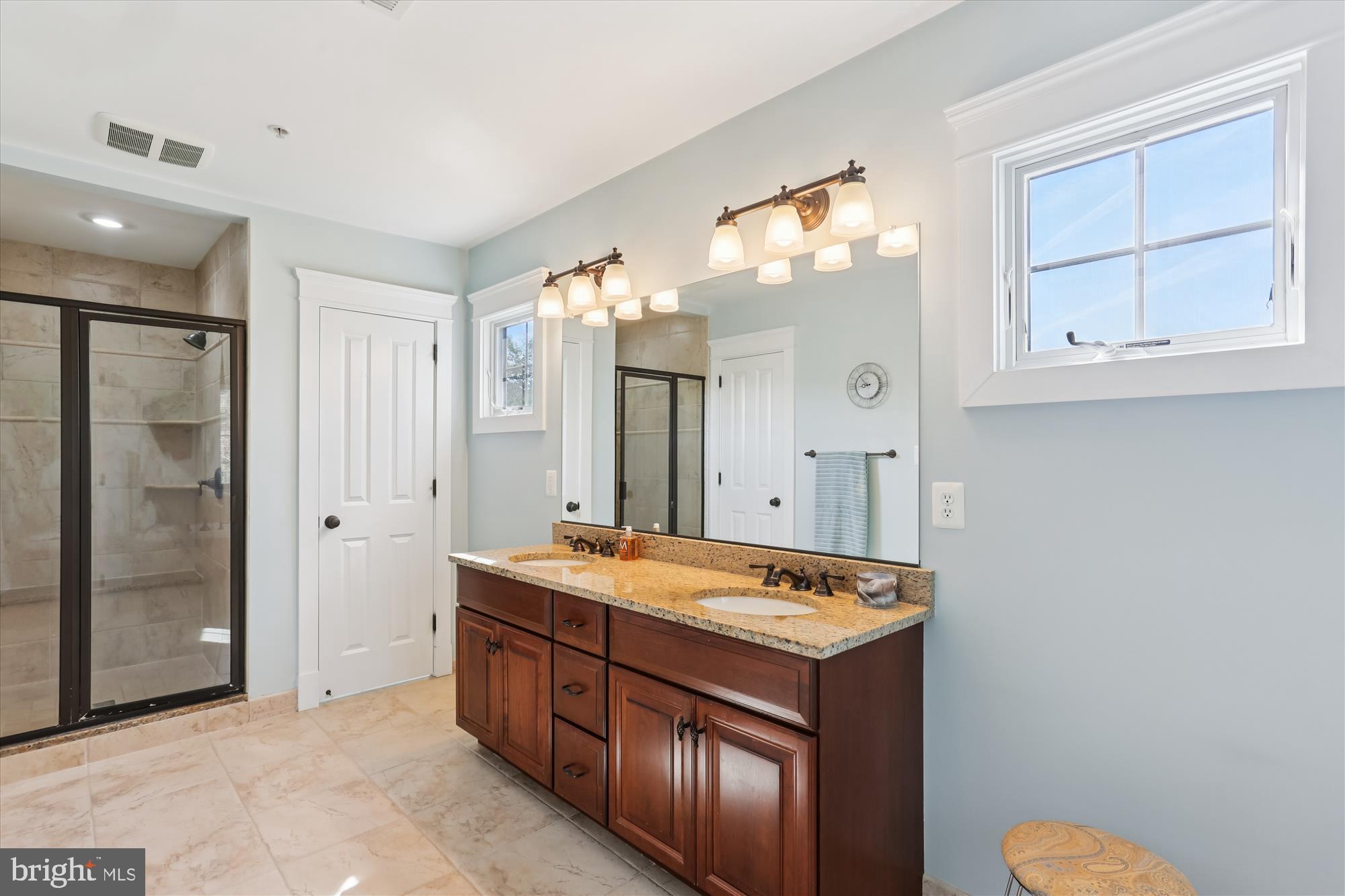 ALTA VISTA - Residential