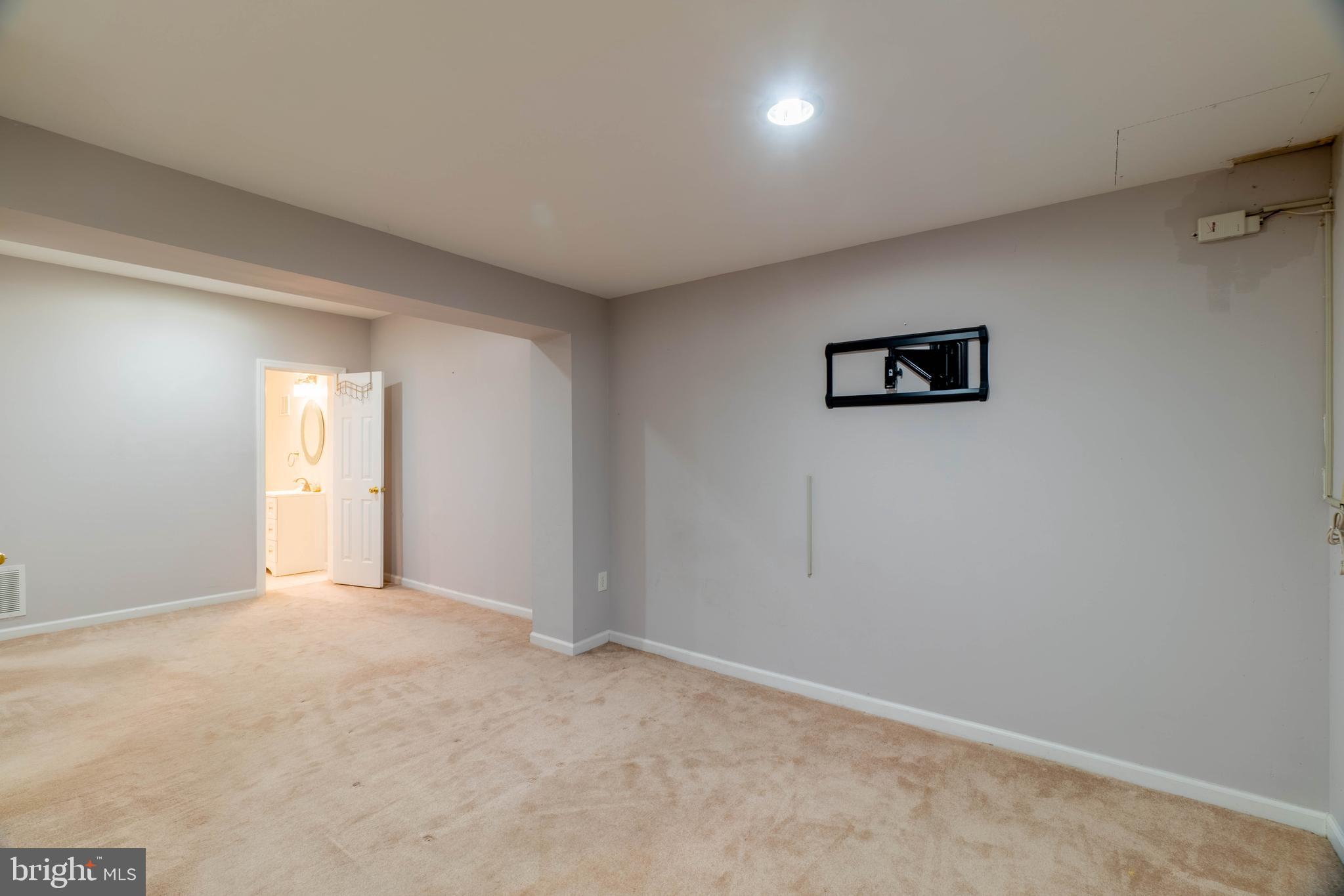 CLIFTON TOWNES - Residential Lease