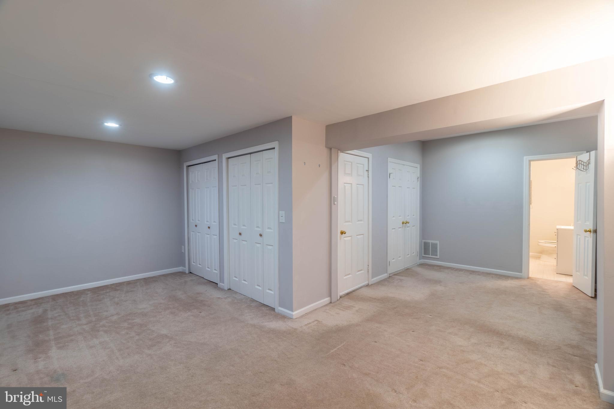 CLIFTON TOWNES - Residential Lease