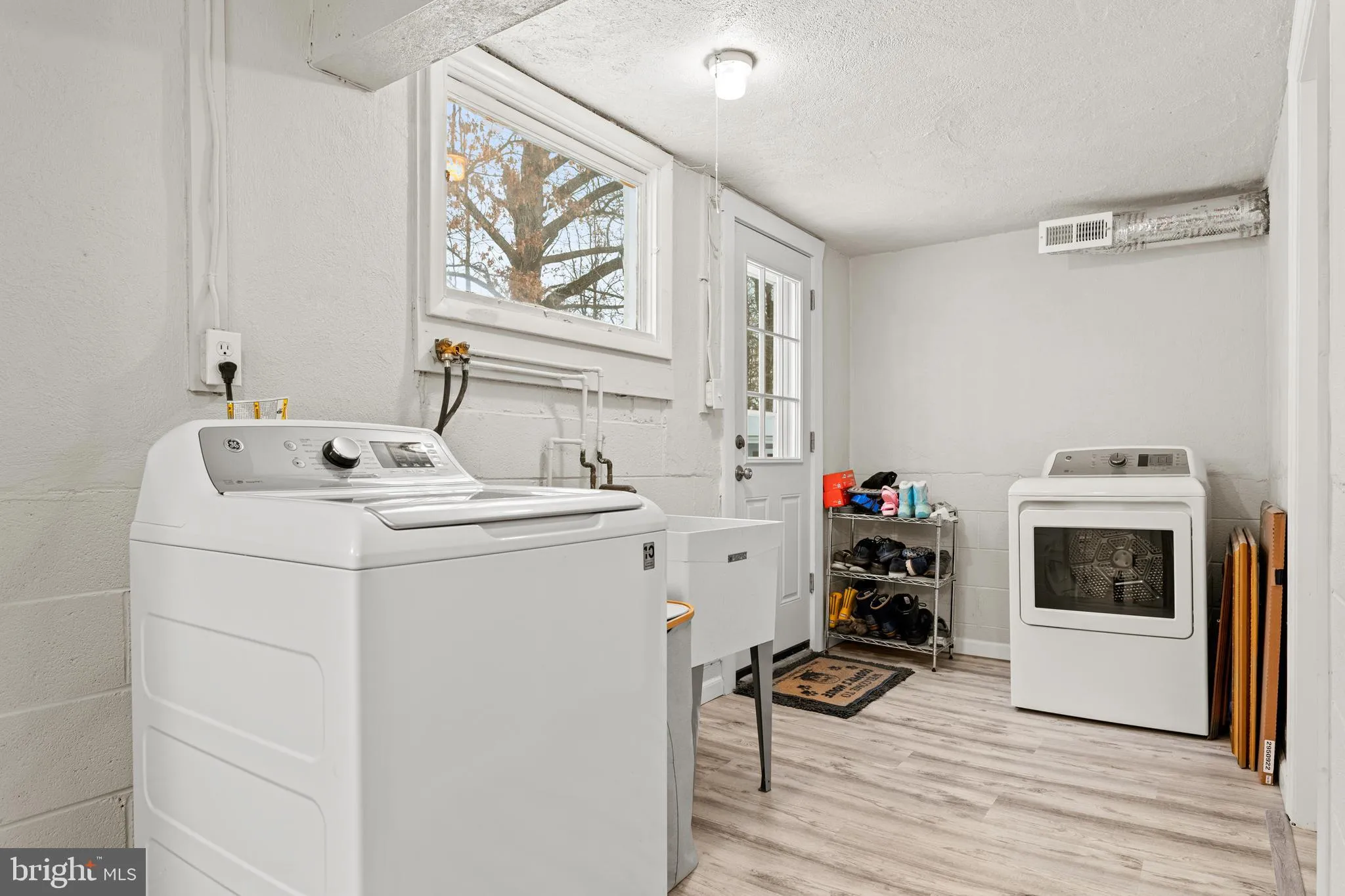 Swarthmore, Pennsylvania 19081, United States, 3 Bedrooms Bedrooms, ,2 BathroomsBathrooms,Residential,Pending,14135