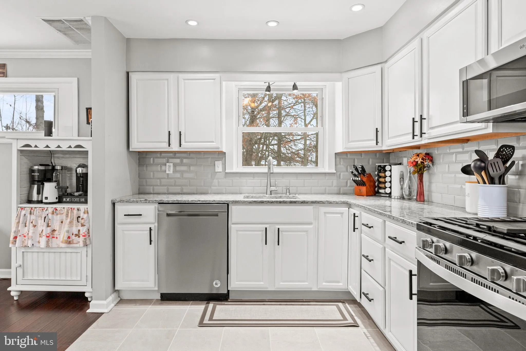 Swarthmore, Pennsylvania 19081, United States, 3 Bedrooms Bedrooms, ,2 BathroomsBathrooms,Residential,Pending,14135