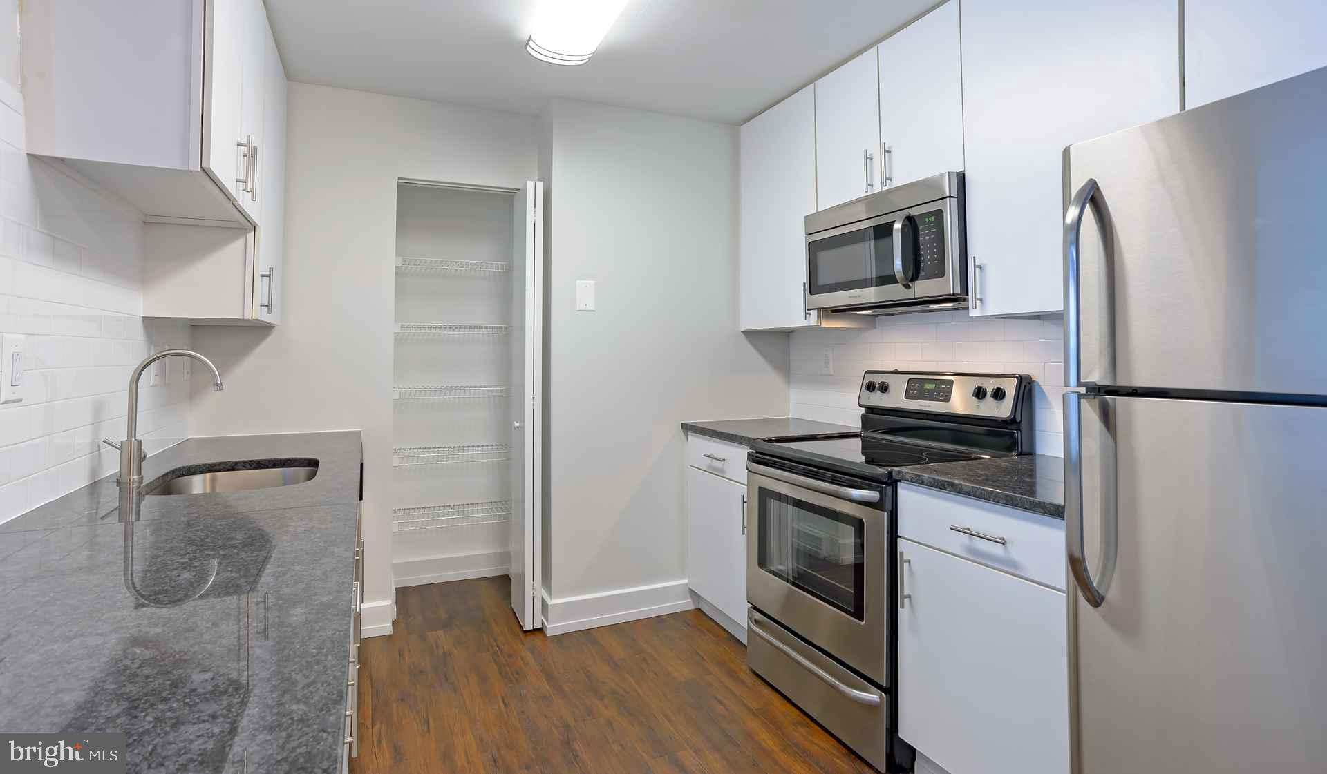 Located in the University City neighborhood, The Left Bank offers the convenience of urban living close to campus. The newly upgraded apartments feature modern kitchens with granite countertops and stainless-steel appliances. Hardwood floors throughout the living areas, high, industrial ceilings with oversized windows and spacious, loft-style floor plans. Each apartment contains a private washer and dryer and walk-in closets. Community also features a brand new 24-hour fitness center, rooftop social deck, game room, and new clubroom with demonstration kitchen. We are a pet friendly community with no weight limit on dogs. Walkable distance to parks and restaurants including our own on-site retail with Wahoo's fish tacos and Waterfront Gourmet Cafe . Located between the University of Pennsylvania and Drexel University, provides close access to campus and commuting is convenient with the nearby 30th Street Station. ** Prices and availability subject to change on a daily basis ** Photos are of model units ** Parking may be available for additional fee **