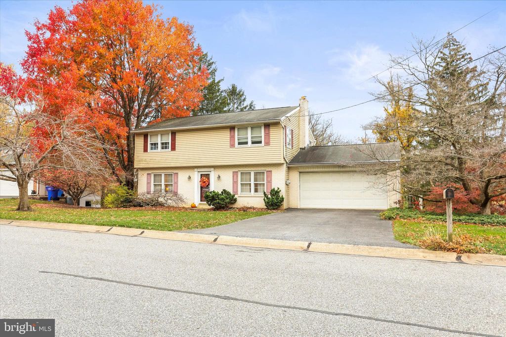 Photo of 114 Lexington Road, YORK, PA 17402 (MLS # PAYK2094126)