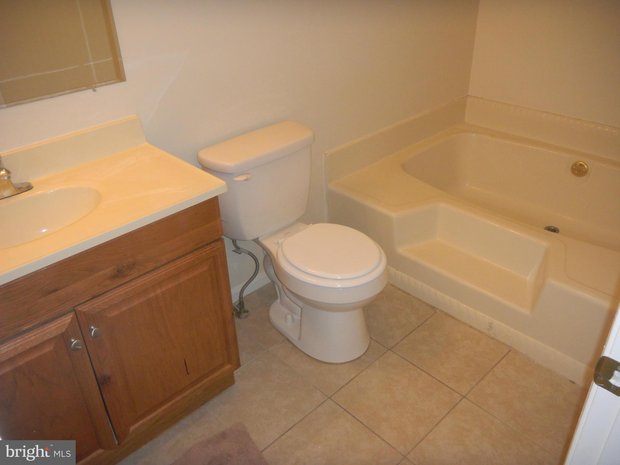 LAKEWOOD EST SUB - Residential Lease