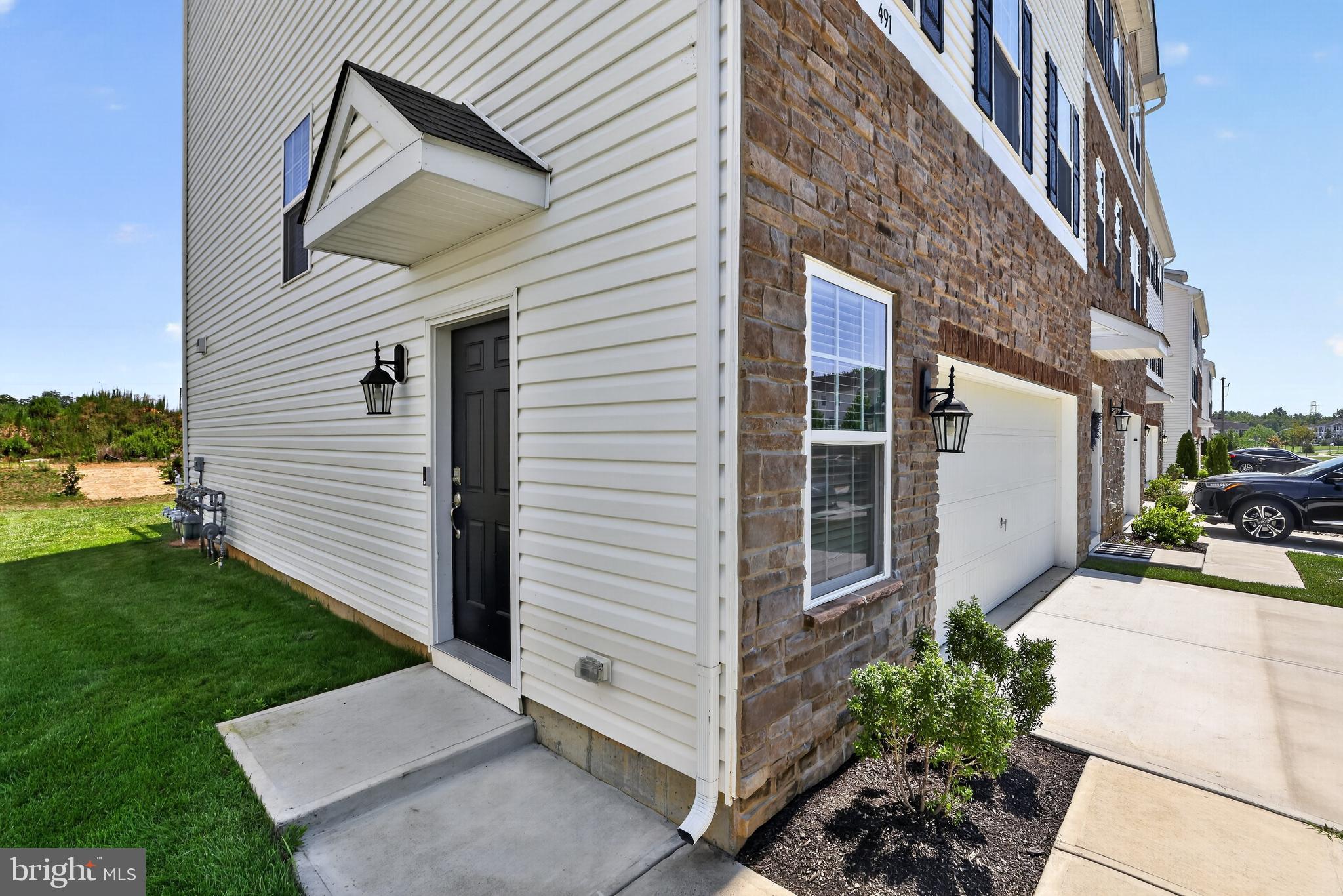 491 N N PALACE DRIVE