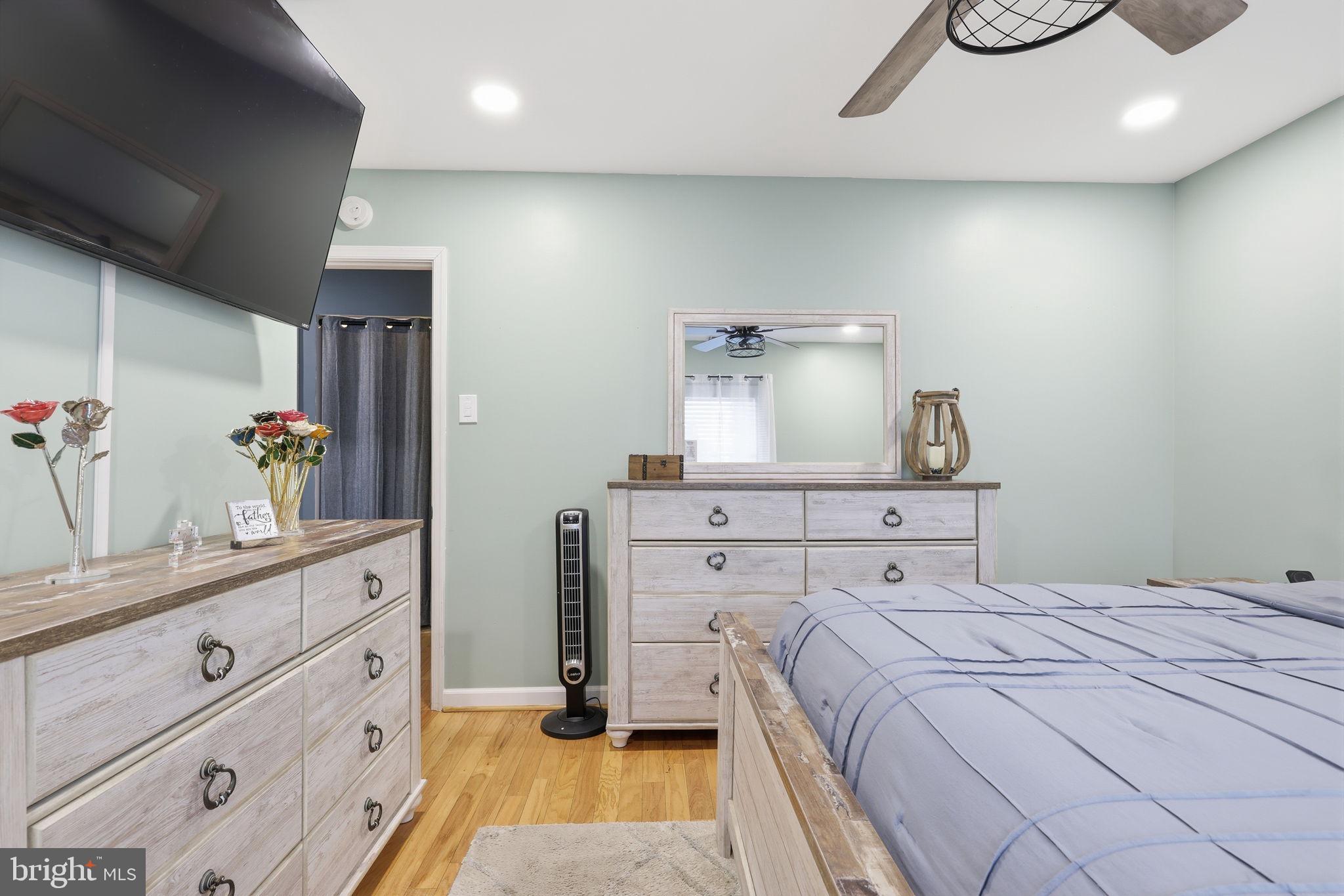 OXFORD VALLEY - Residential