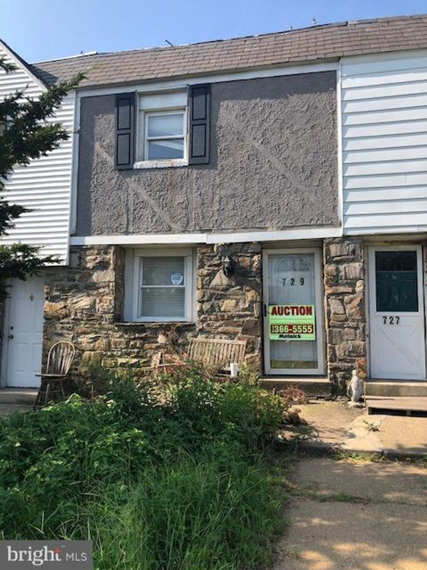 HOT INVESTMENT PROPERTY AND READY TO SELL! 3 bedroom townhouse in Brooklyn across the street from the courthouse! In need of a little TLC and it'll make the perfect rental to add to your portfolio or renovate & flip!! Put in an offer today before it's gone!