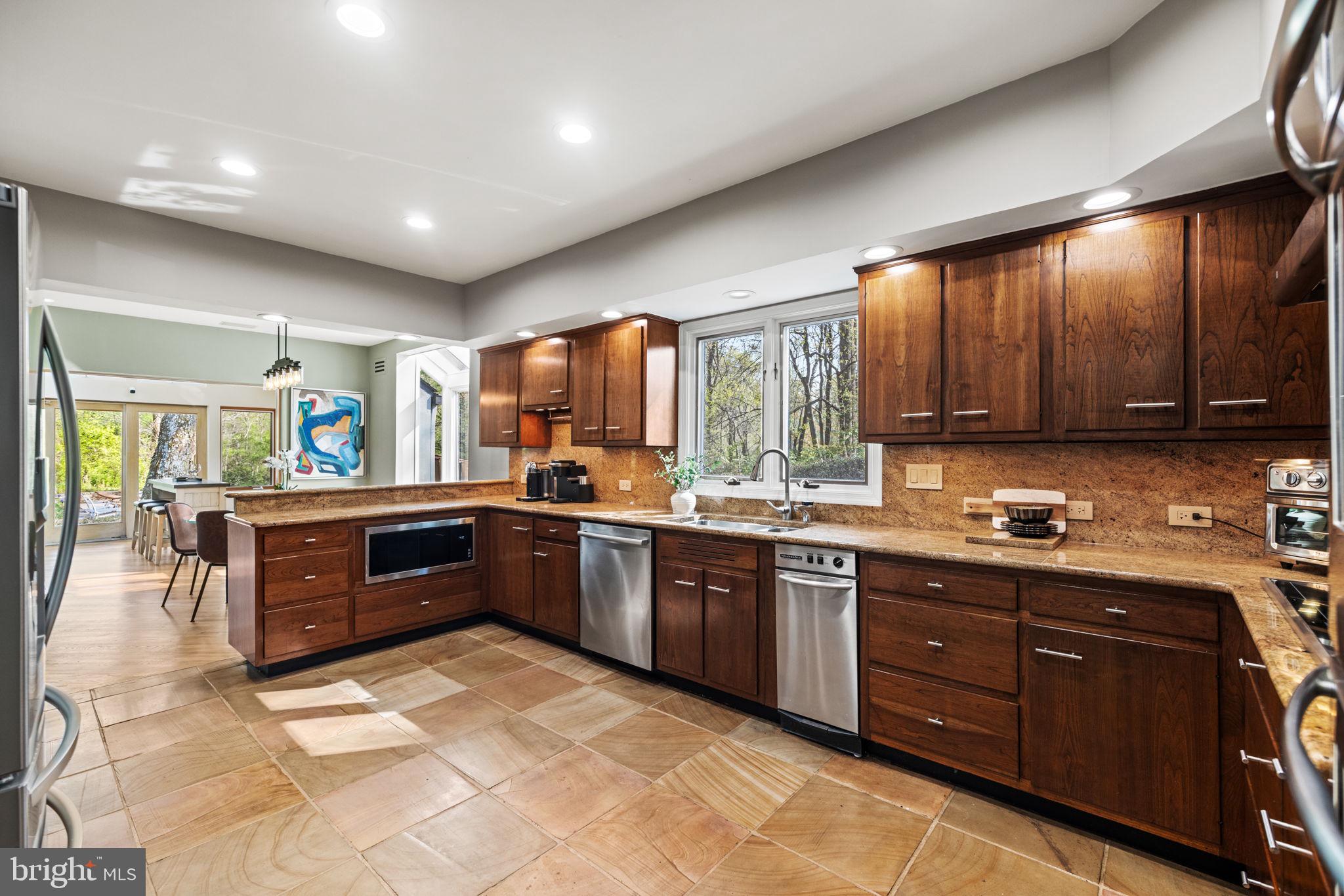 POTOMAC STATION - Residential