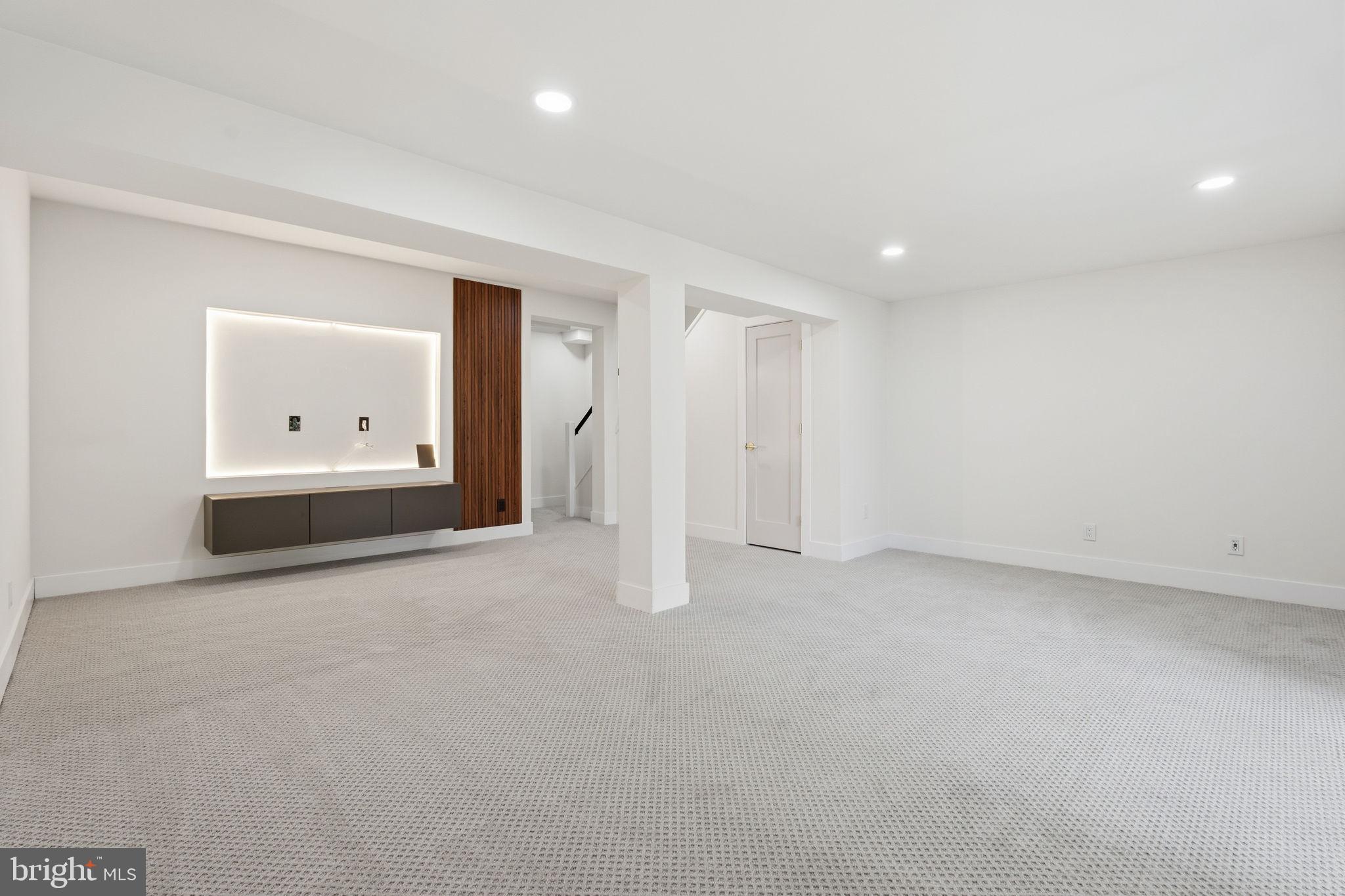 HAMPSTEAD VALLEY - Residential