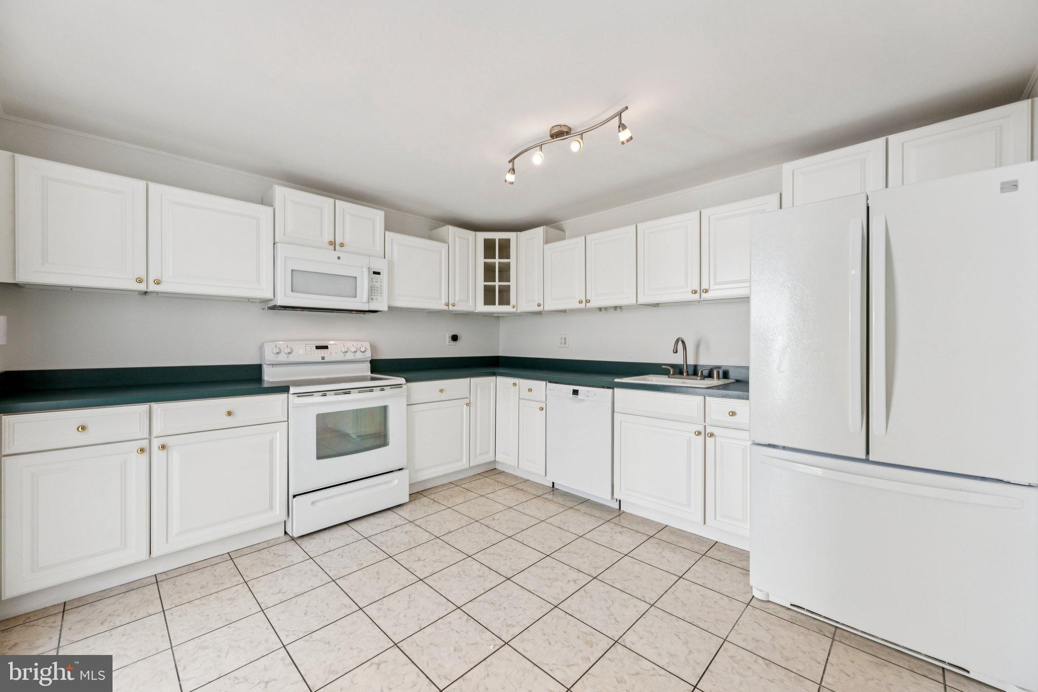 HOLLY HILL MANOR - Residential