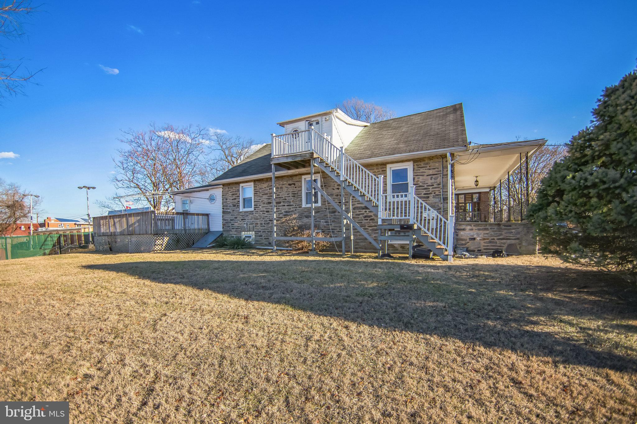 ROXBOROUGH - Residential