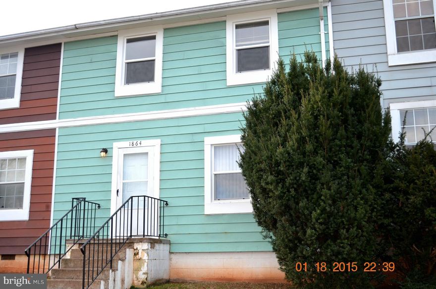 MOVE IN READY!  Great starter home,  investment property or maybe you are  just downsizing. Nice three bedroom and 1 and half bath townhouse. Walking distance to medical care facilities, shopping and school. Newer  vinyl windows and HVAC. Fresh paint. One year home warranty.