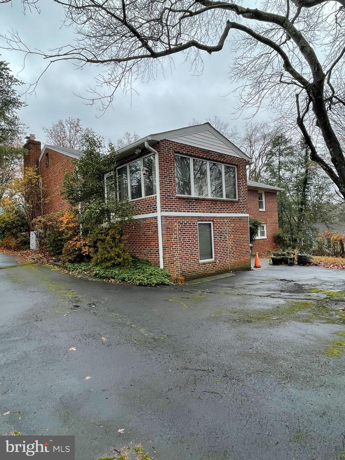 COUNTRY ACRES - Residential