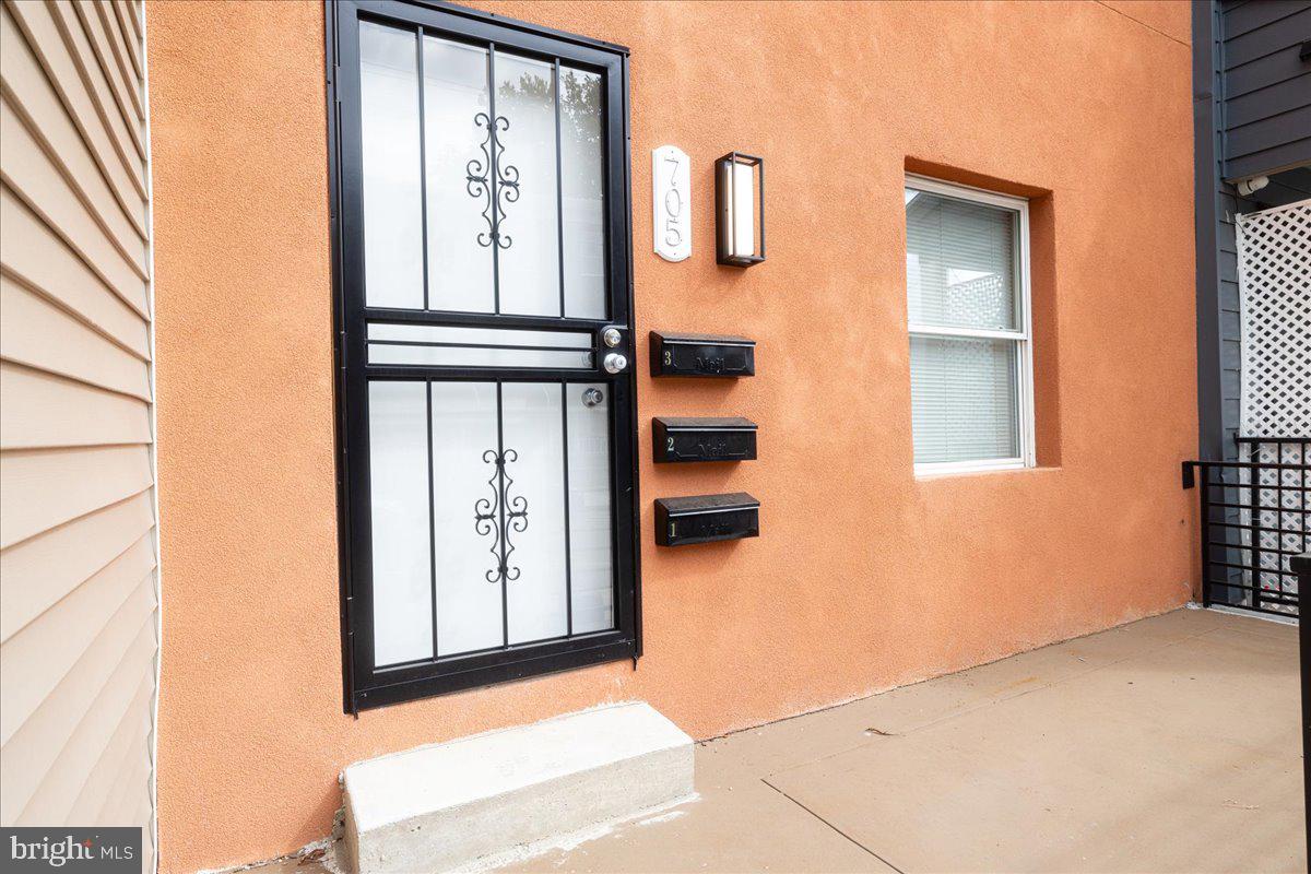 UNIVERSITY CITY - Residential Income