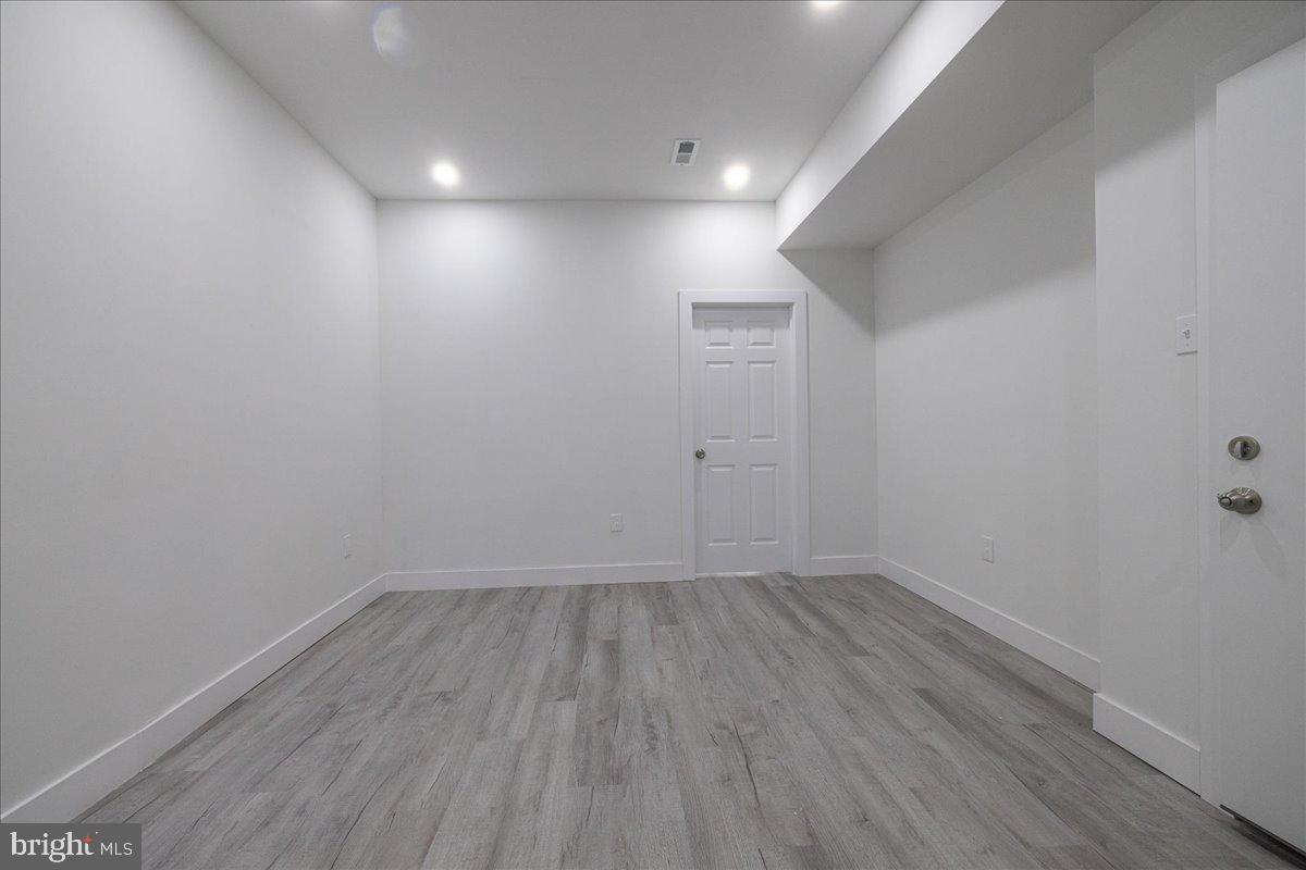 UNIVERSITY CITY - Residential Income