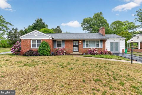Photo of 3804 Hemlock Place, TEMPLE HILLS, MD 20748 (MLS # MDPG2199492)