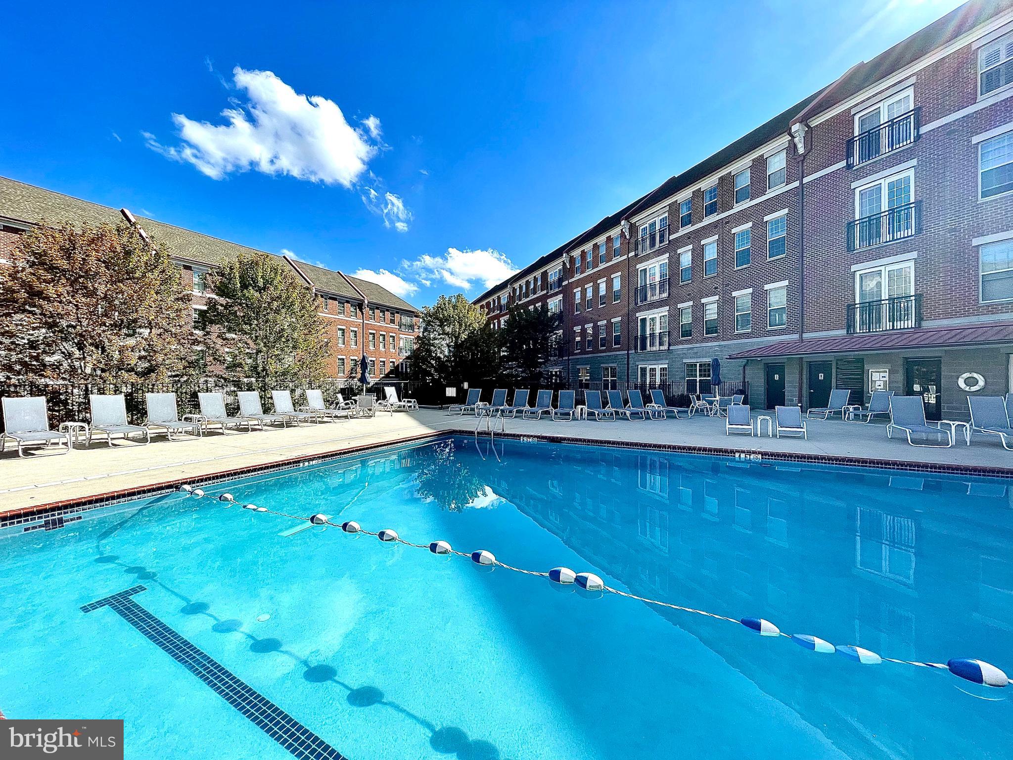 NAVAL SQUARE - Residential Lease