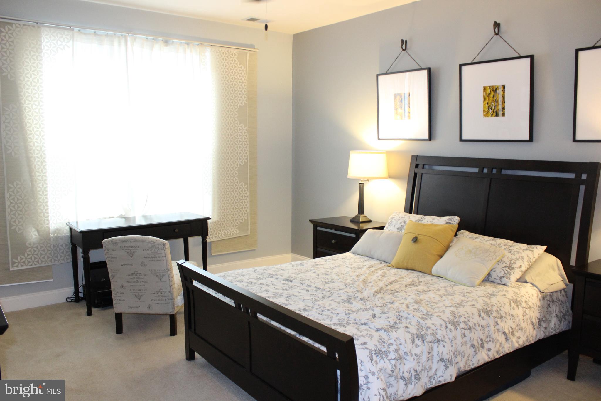 NAVAL SQUARE - Residential Lease