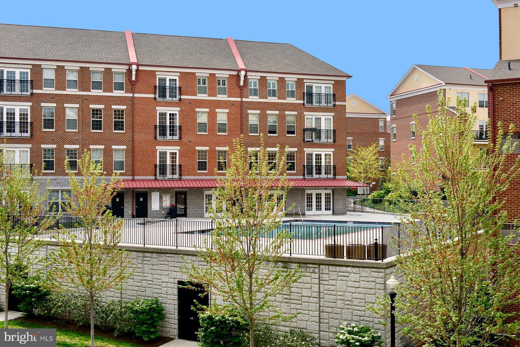 NAVAL SQUARE - Residential Lease