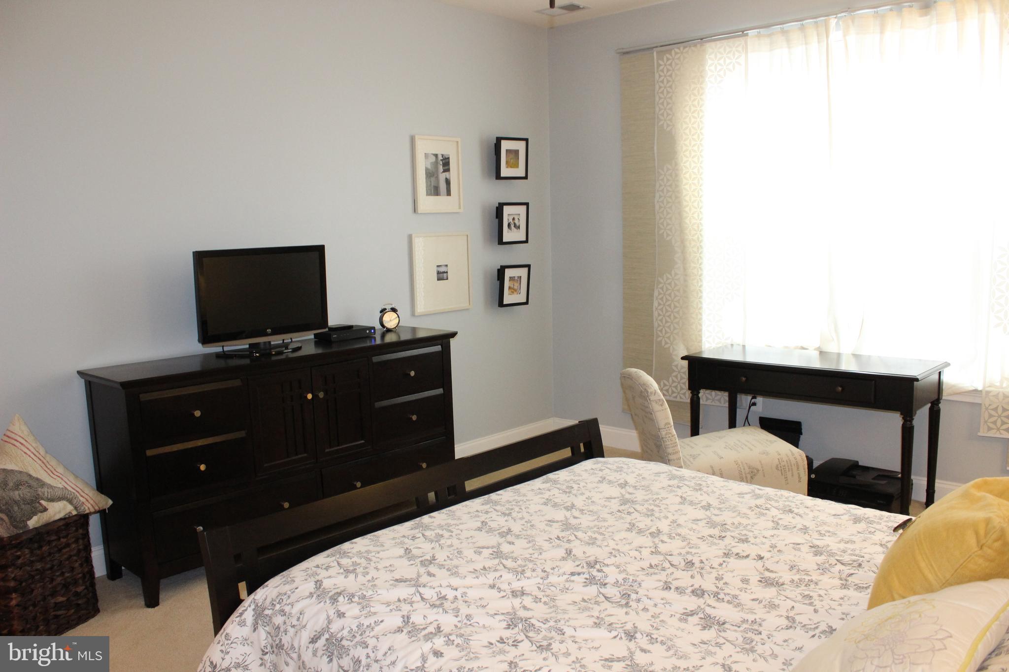 NAVAL SQUARE - Residential Lease