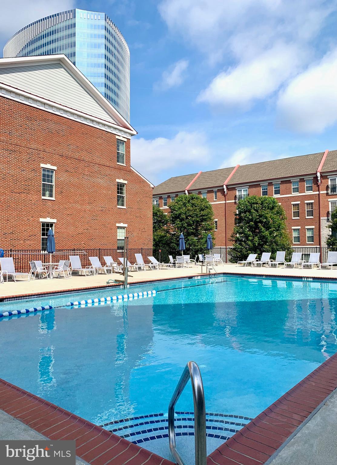 NAVAL SQUARE - Residential Lease