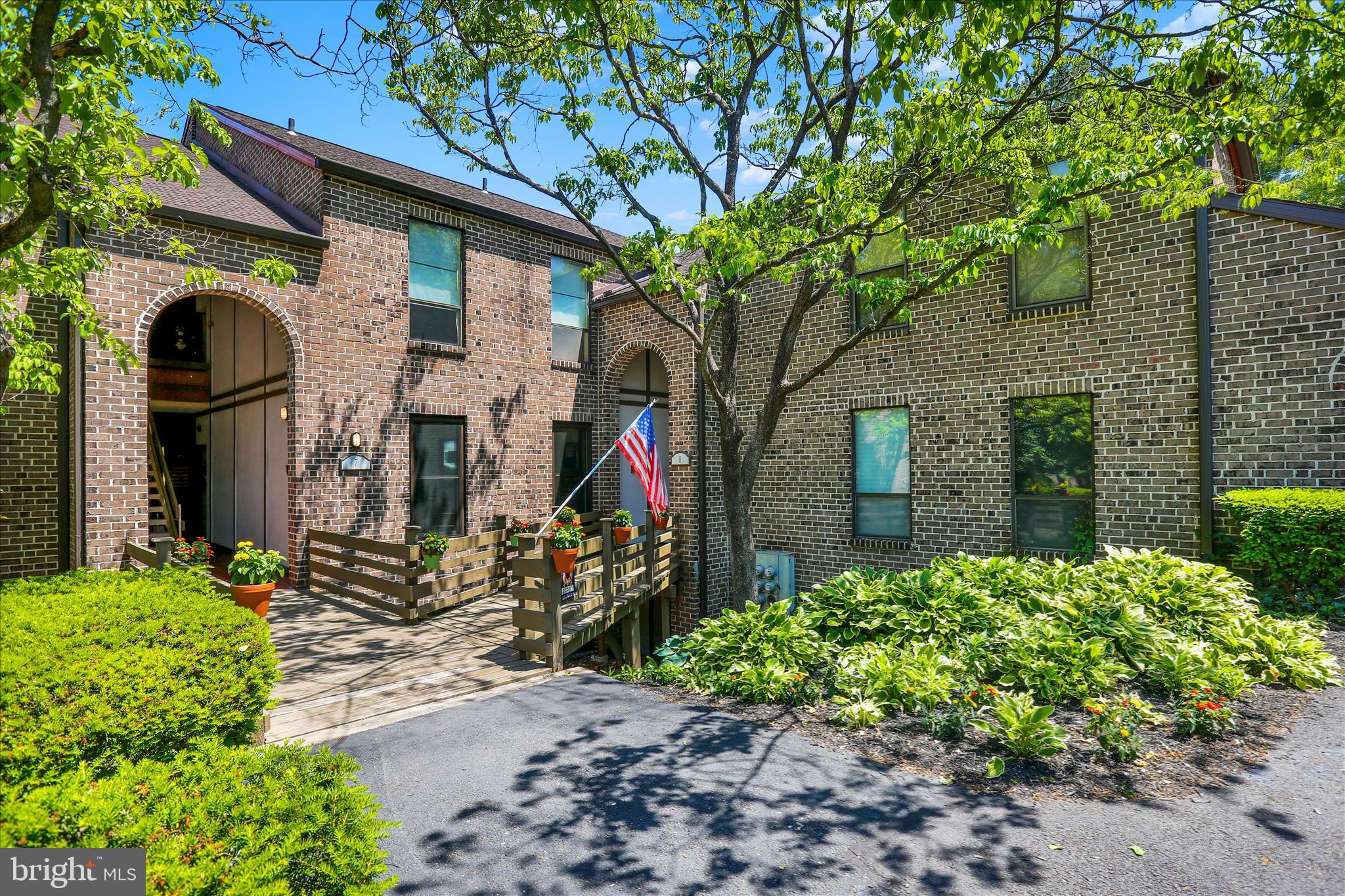 8 FAIRWAY ROAD A